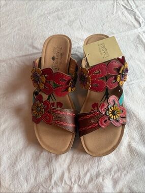 L’Artiste Cutout Floral Leather Slide Sandals